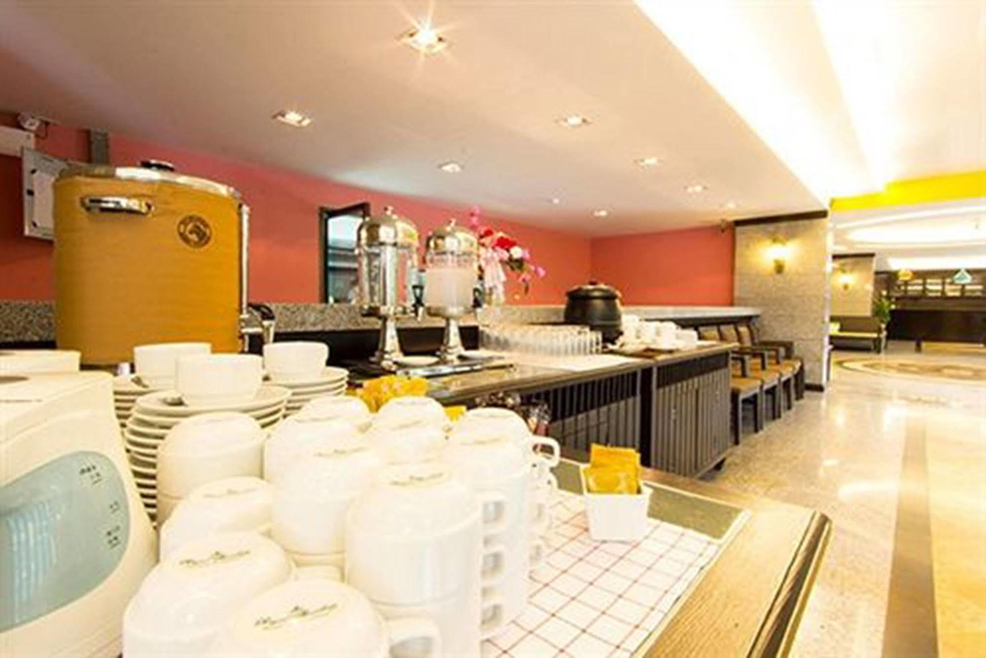 全合一套房酒店 曼谷 外观 照片